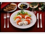 Mozzarella-Käse mit Tomate, Basilienkraut und Olivenöl