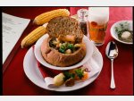 Alttschechische Kartoffelsuppe im Brotlaib
