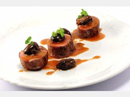 Schweinslendesteakchens mit getrockneten Pflaumen