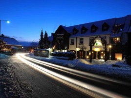 Parkhotel Průhonice bei Nacht